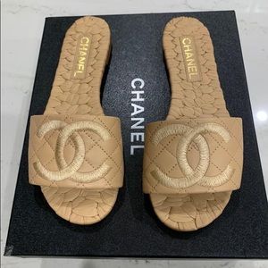CHANEL quilted beige sandals 39.5C